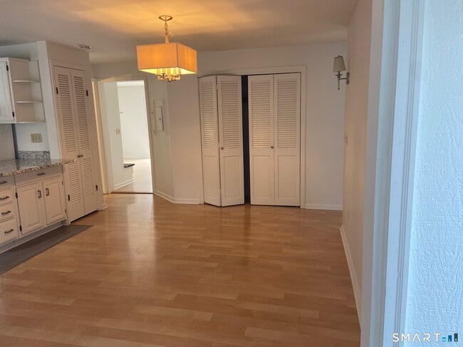 property at 4 McKendry Ct