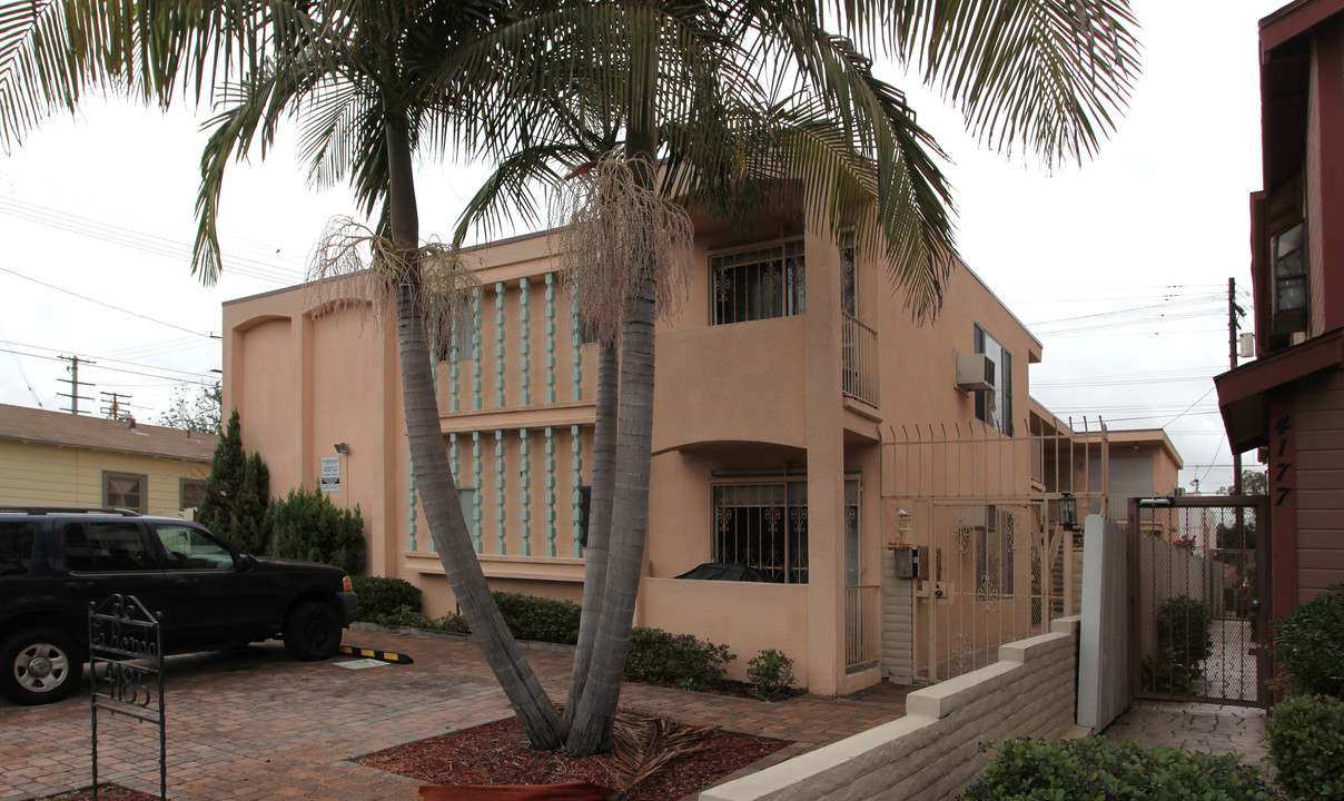 La Ronda Apartments in San Diego, CA - Building Photo