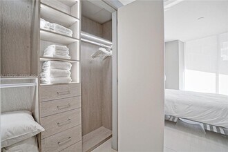 475 Brickell Ave, Unit 1913 in Miami, FL - Building Photo - Building Photo