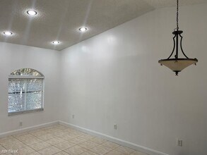 18712 NW 84th Pl-Unit -Apt 304 in Hialeah, FL - Building Photo - Building Photo