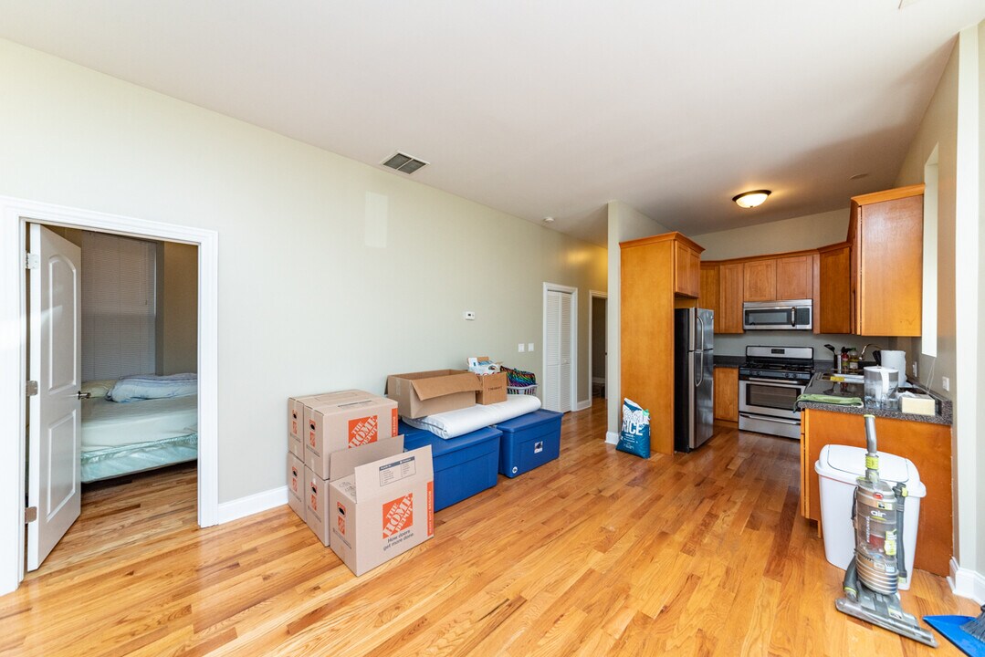 3927 N Clarendon Ave in Chicago, IL - Building Photo