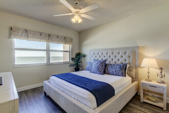 866 Mandalay Ave, Unit Regatta beach club in Clearwater, FL - Foto de edificio - Building Photo