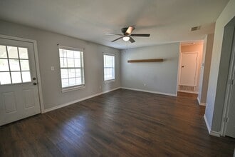 1705 N Cates St in Decatur, TX - Building Photo - Building Photo