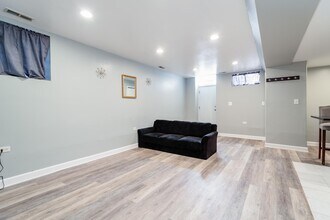 3047 N Clybourn Ave, Unit 1 in Chicago, IL - Foto de edificio - Building Photo