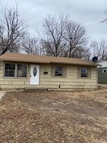 1908 SE Massachusetts Ave in Topeka, KS - Building Photo