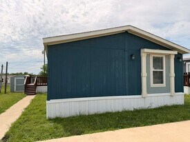 3116 SE Airport Rd in Mineral Wells, TX - Building Photo