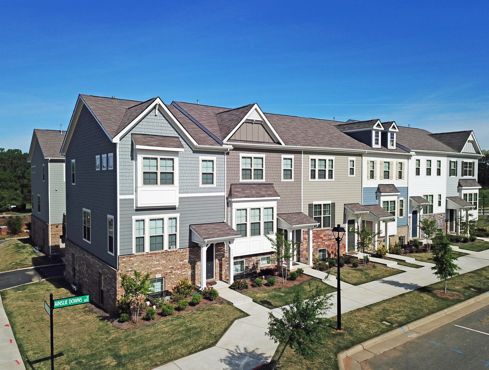 Hadley Park at Arrowood Station in Charlotte, NC - Building Photo