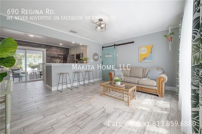 690 Regina Rd in Dunedin, FL - Building Photo - Building Photo