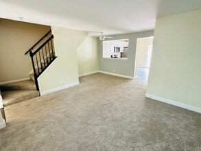 256 W Treehouse Ln in Round Lake, IL - Building Photo - Building Photo
