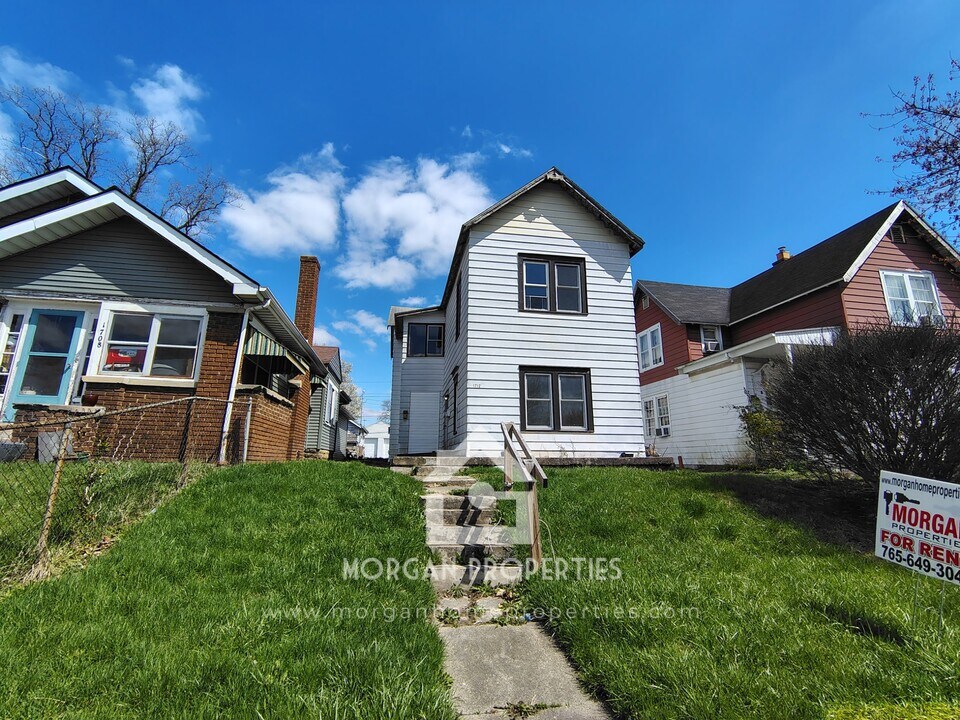 1712 Main St, Unit 2 in Anderson, IN - Foto de edificio