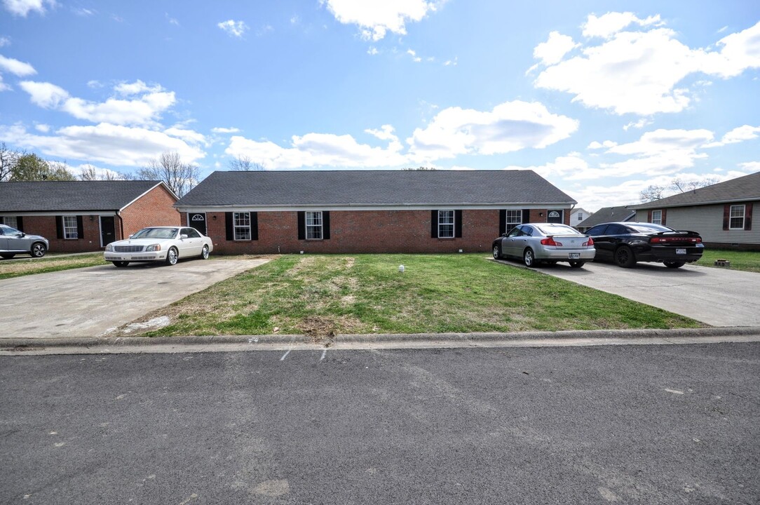 709 Bagwell Ct in Murray, KY - Building Photo