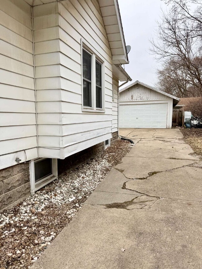 2605 Woodrow Ave in Flint, MI - Building Photo - Building Photo