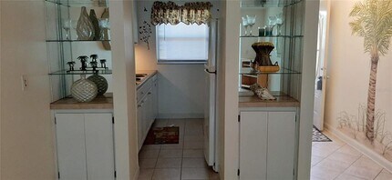 2750 E Bay Dr in Largo, FL - Building Photo - Building Photo