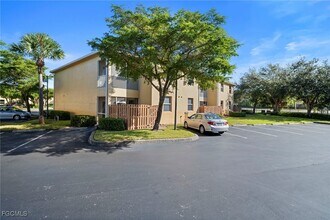 4241 Bellasol Cir in Ft. Myers, FL - Building Photo - Building Photo