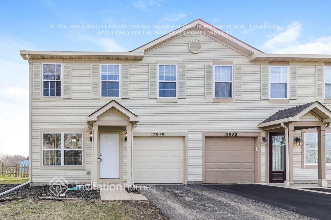 2810 Sun Valley Dr in Plainfield, IL - Building Photo