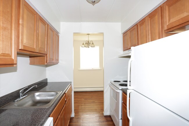 Ridgeway Court Apartments in Yeadon, PA - Building Photo - Interior Photo