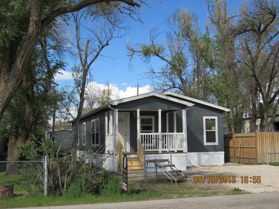 514 Platte Ave in Mills, WY - Foto de edificio