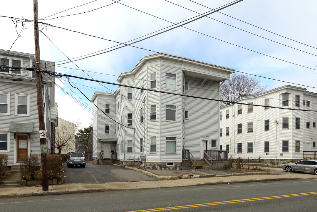 521 Warren Ave in Brockton, MA - Building Photo