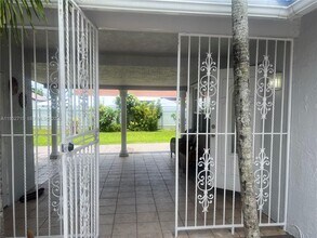 5827 NW 197th Terrace in Hialeah, FL - Building Photo - Building Photo