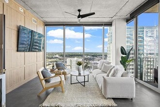 777 N Ashley Dr in Tampa, FL - Foto de edificio - Building Photo