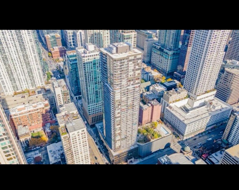 10 E Ontario St in Chicago, IL - Building Photo