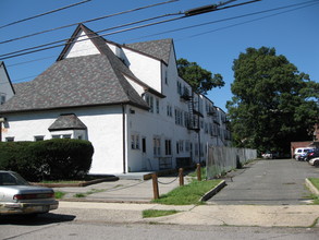 22 Pearsall Ave in Freeport, NY - Building Photo - Building Photo