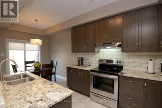 63 Dunrobin Ln in Grimsby, ON - Building Photo - Building Photo