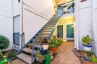 7900 N Stadium Dr in Houston, TX - Building Photo