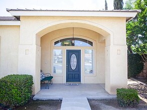 9611 Mersham Ct in Bakersfield, CA - Building Photo - Building Photo