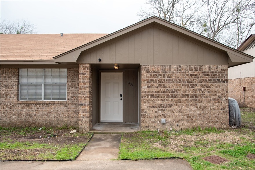 1432 Hawk Tree Dr in College Station, TX - Building Photo