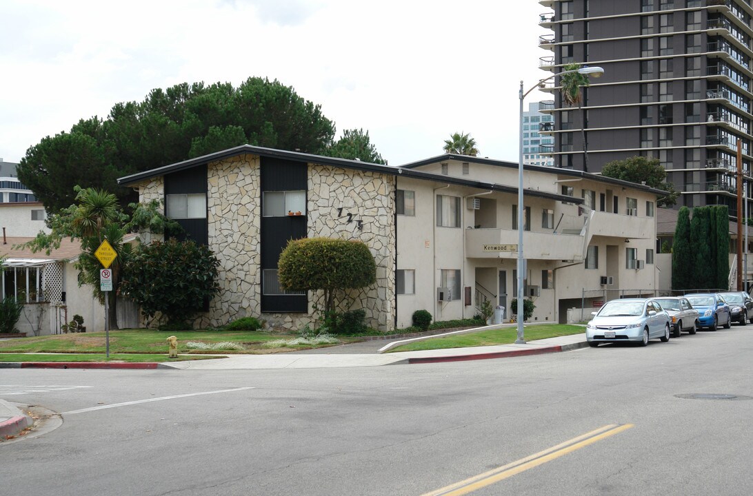 725 N Kenwood St in Glendale, CA - Building Photo