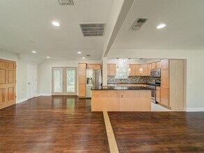 104 Ross Ave in Euless, TX - Building Photo - Building Photo
