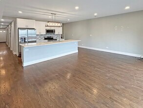 1634 W Cermak Rd in Chicago, IL - Building Photo - Building Photo