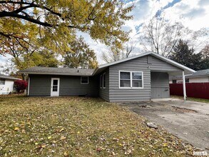 2109 N Windermere Ave in Peoria, IL - Building Photo - Building Photo