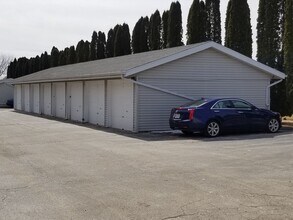2228 Sylvan Way in West Bend, WI - Building Photo - Building Photo