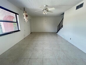 16 Toledo Ct in Davie, FL - Building Photo - Building Photo