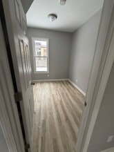 1646 Center St, Unit Upper in Racine, WI - Foto de edificio - Building Photo