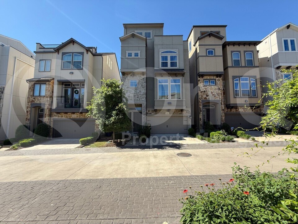 1832 Stevens Bluff Ln in Dallas, TX - Building Photo