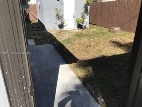 1817 Cleveland St in Hollywood, FL - Foto de edificio - Building Photo