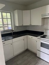 2535 NW 9th St in Miami, FL - Building Photo - Building Photo