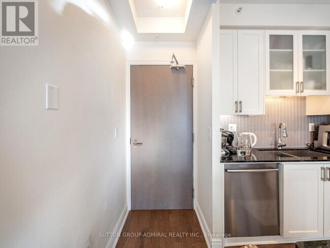 9088 Yonge St in Richmond Hill, ON - Building Photo - Building Photo