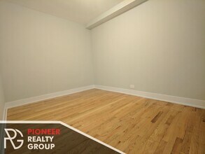 429 W Roscoe St, Unit 2 in Chicago, IL - Building Photo - Building Photo