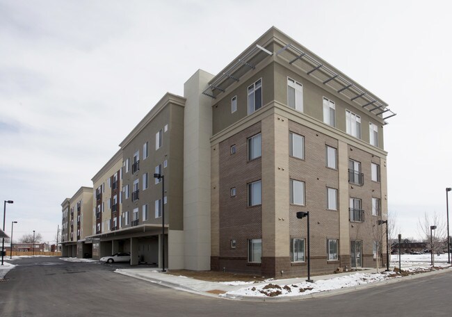 Edge Point Apartments - Income Restricted in Aurora, CO - Foto de edificio - Building Photo