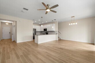 9819 Red Eagle Dr in Orlando, FL - Building Photo - Building Photo