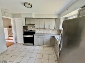 25 Huck Rd in Bloomfield, NJ - Building Photo - Building Photo