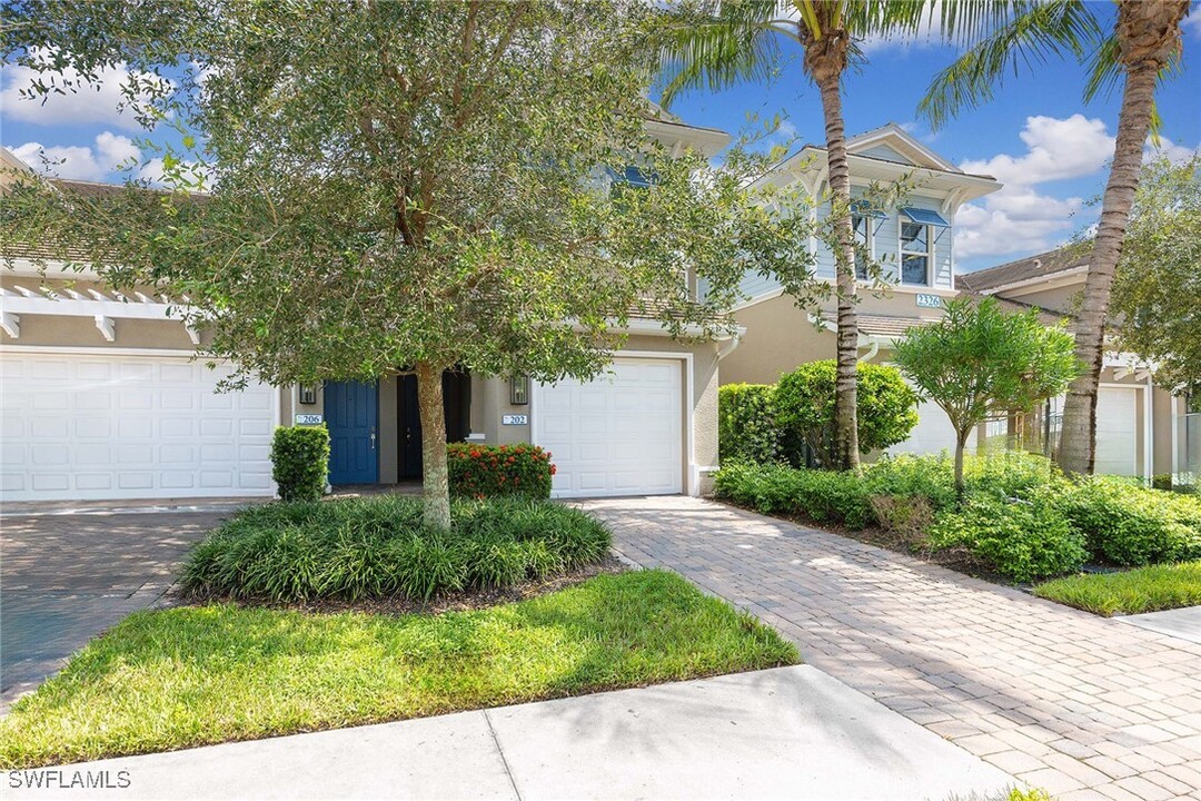 2326 Sawyers Hill Rd in Naples, FL - Foto de edificio