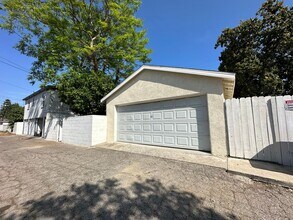 3917 W Chandler Blvd in Burbank, CA - Building Photo - Building Photo