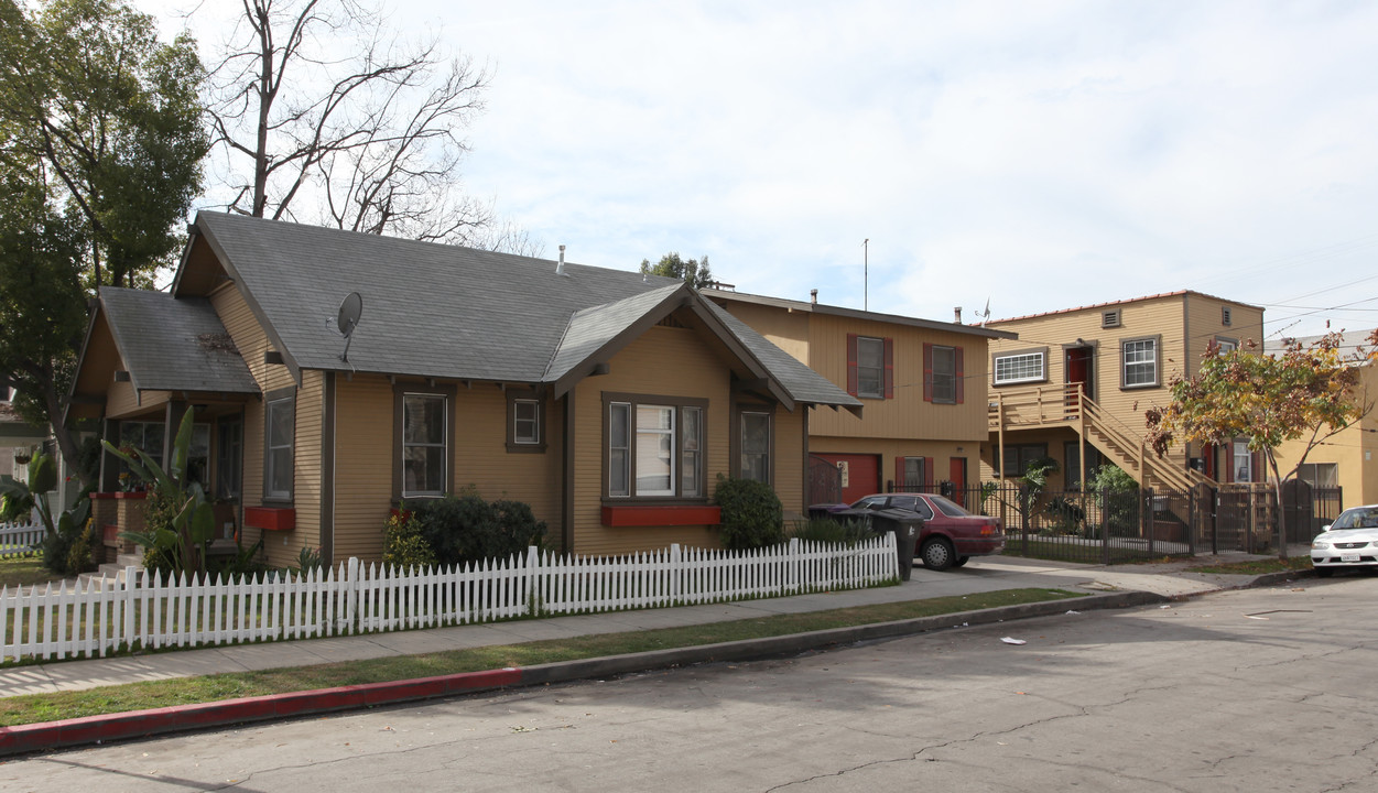 495 Gaviota Ave in Long Beach, CA - Foto de edificio