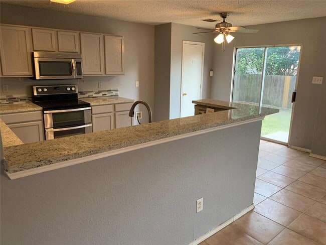 10141 Chapel Rock Dr in Fort Worth, TX - Building Photo - Building Photo