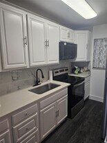6055 W 19th Ave in Hialeah, FL - Building Photo